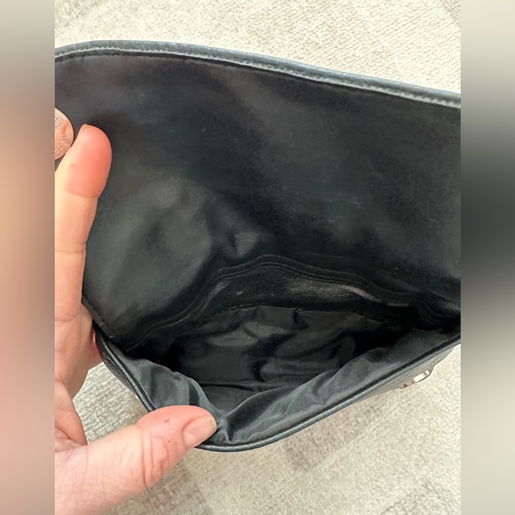 UNIK Women’s Leather Embroidered Motorcycle Clip On Bag NWT - Picture 4 of 8